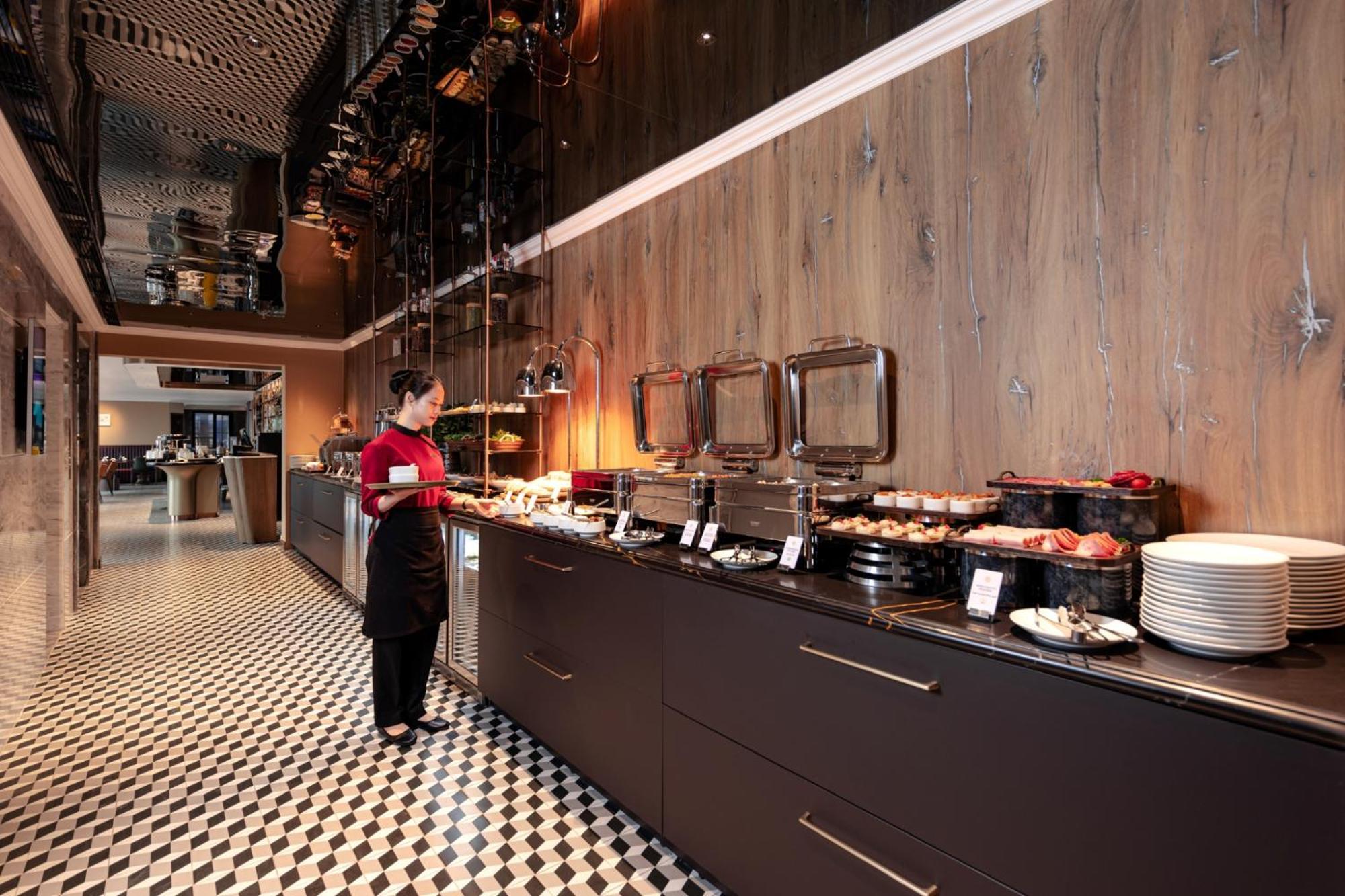 La Siesta Classic Hang Thung Hanói Exterior foto The buffet at the lounge